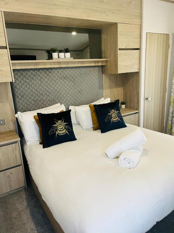 Honey Bee Lodge With Hot Tub 约克 外观 照片