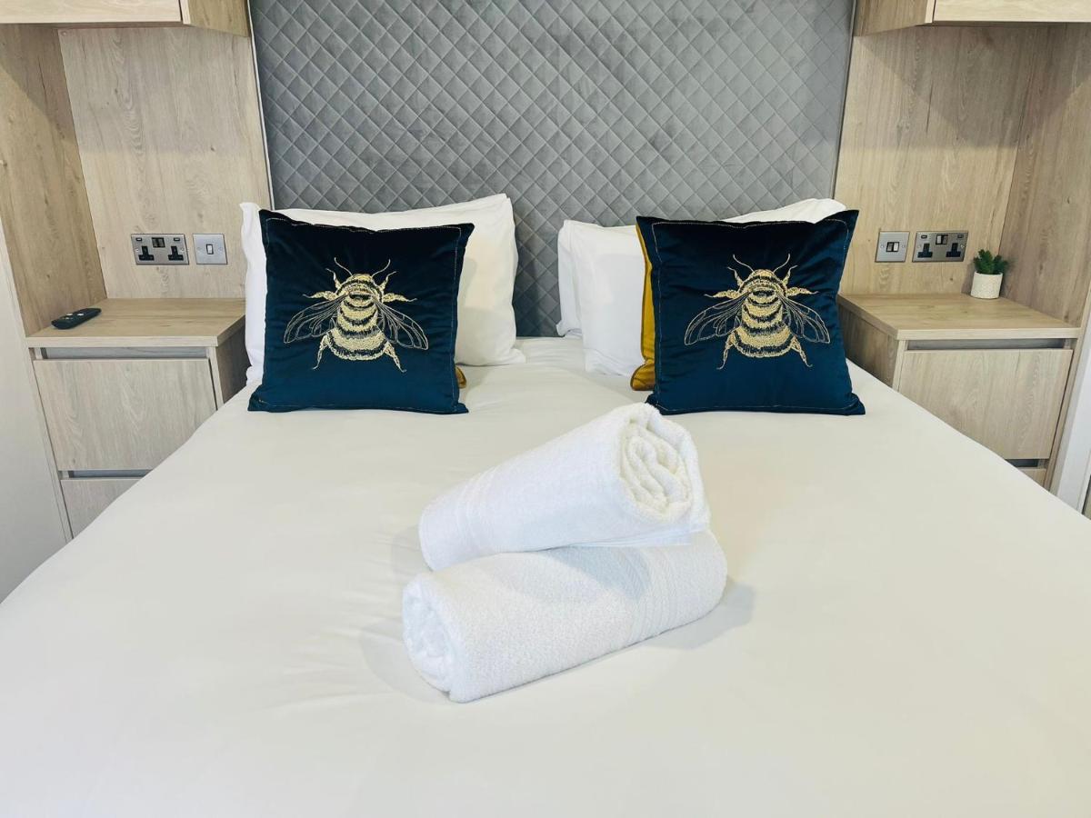 Honey Bee Lodge With Hot Tub 约克 外观 照片