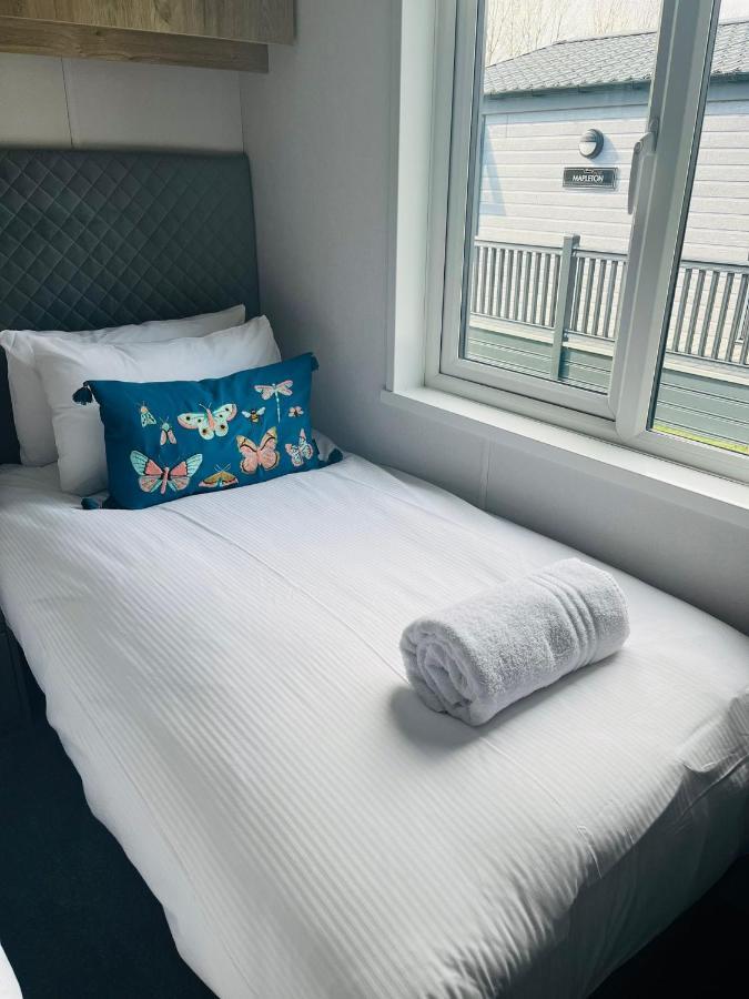 Honey Bee Lodge With Hot Tub 约克 外观 照片