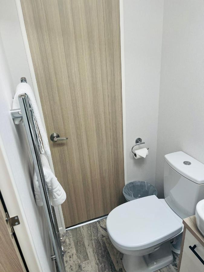 Honey Bee Lodge With Hot Tub 约克 外观 照片